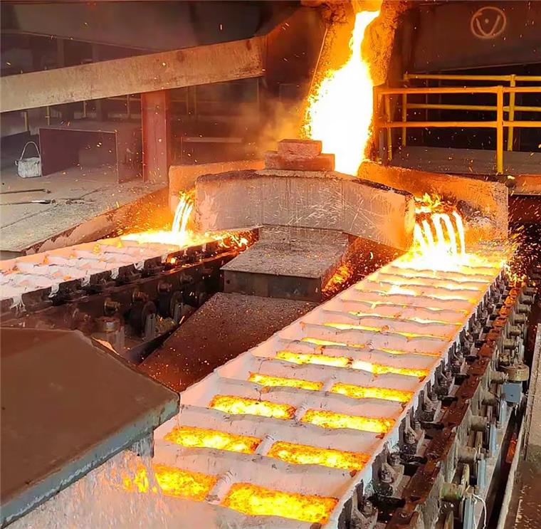 纬达贝园区35号电炉顺利出铁