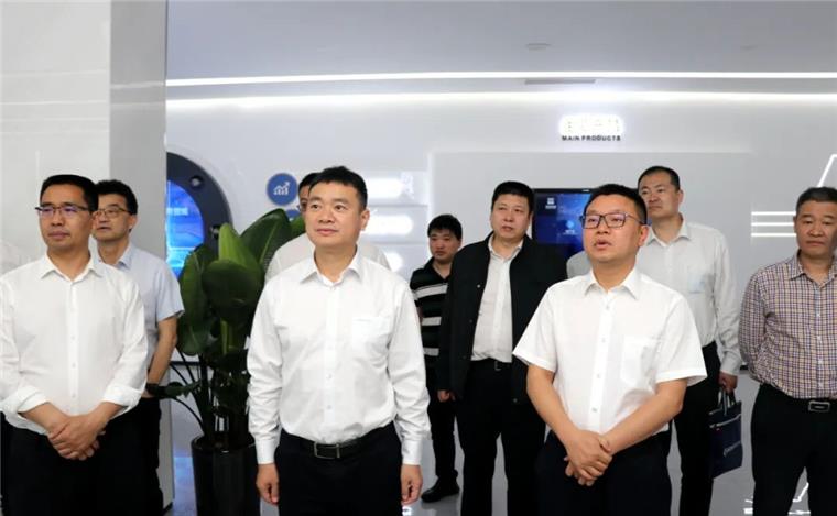 重庆钢铁总裁谢志雄一行到德胜钒钛参观交流