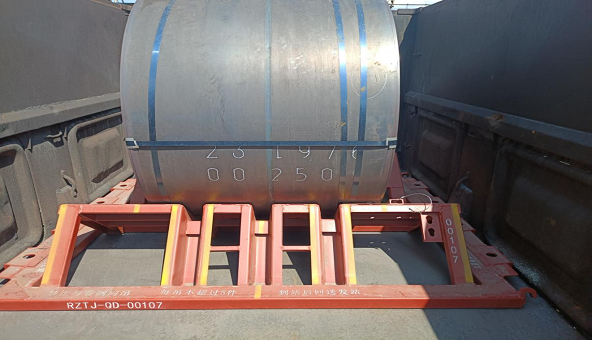 八钢物流运输分公司首次使用横档托架装载运输卷钢